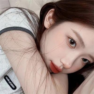 三个摩登女性